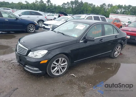 2013 Mercedes-Benz C 300 Luxury 4Matic/Sport 4Matic из США, поврежденный, VIN WDDGF8AB8DG119588